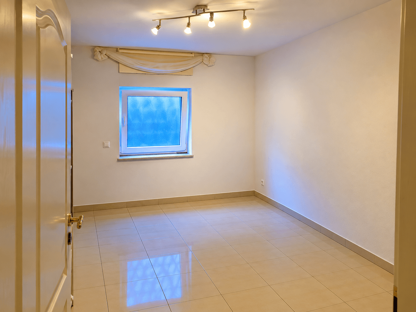 Prenájom bytu 2-izbový 75 m², Münzenberg, Hesensko Prenájom bytu 2-izbový 75 m², Münzenberg, Hesensko