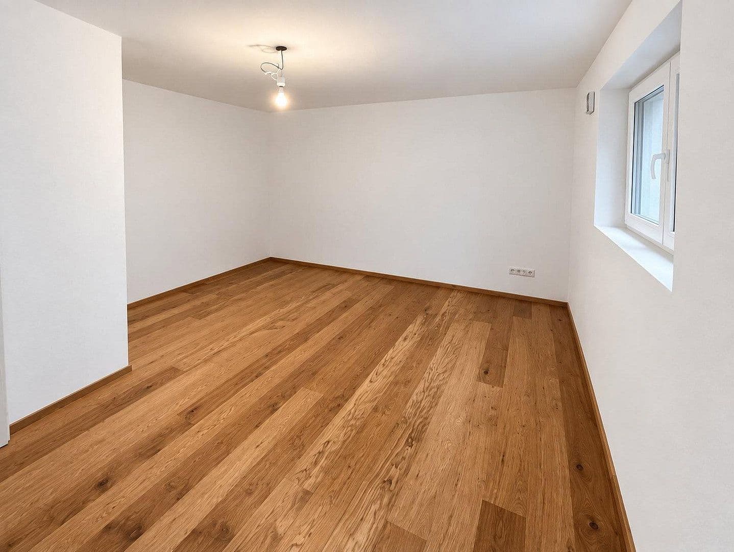 Prenájom domu 131 m², pozemok 200 m², Am Wiesrain 16 A, München, Bavorsko Prenájom domu 131 m², pozemok 200 m², Am Wiesrain 16 A, München, Bavorsko