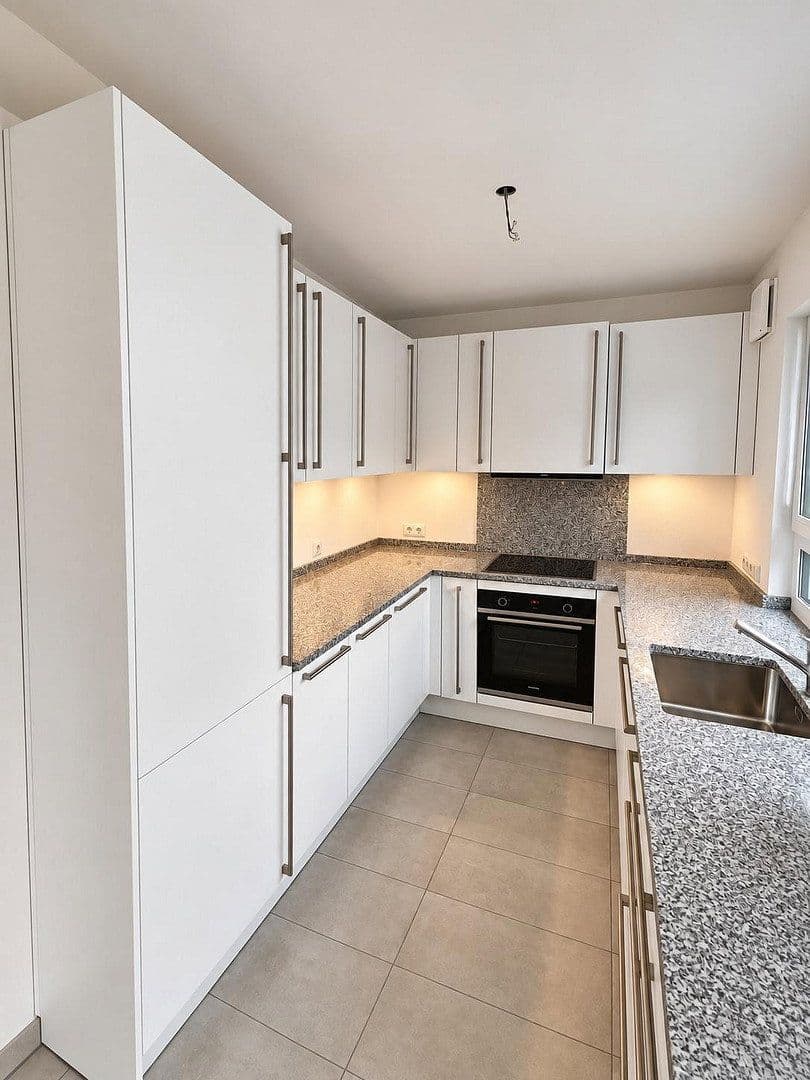 Prenájom domu 131 m², pozemok 200 m², Am Wiesrain 16 A, München, Bavorsko Prenájom domu 131 m², pozemok 200 m², Am Wiesrain 16 A, München, Bavorsko