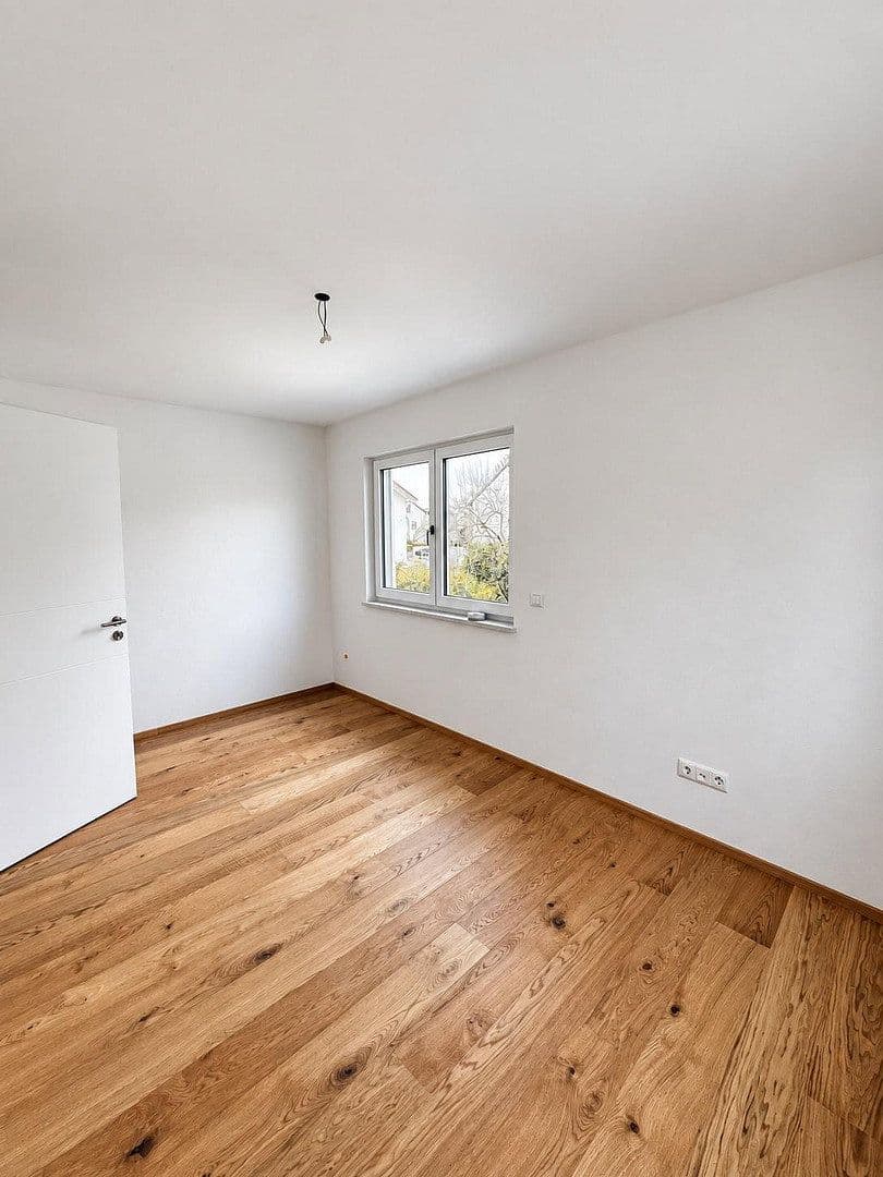 Prenájom domu 131 m², pozemok 200 m², Am Wiesrain 16 A, München, Bavorsko Prenájom domu 131 m², pozemok 200 m², Am Wiesrain 16 A, München, Bavorsko
