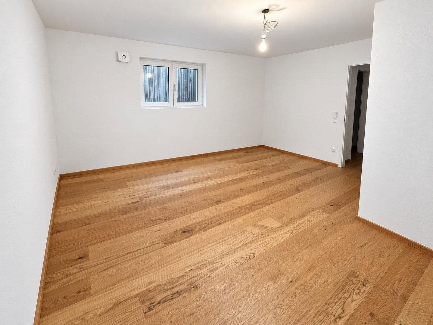 Prenájom domu 131 m², pozemok 200 m², Am Wiesrain 16 A, München, Bavorsko Prenájom domu 131 m², pozemok 200 m², Am Wiesrain 16 A, München, Bavorsko