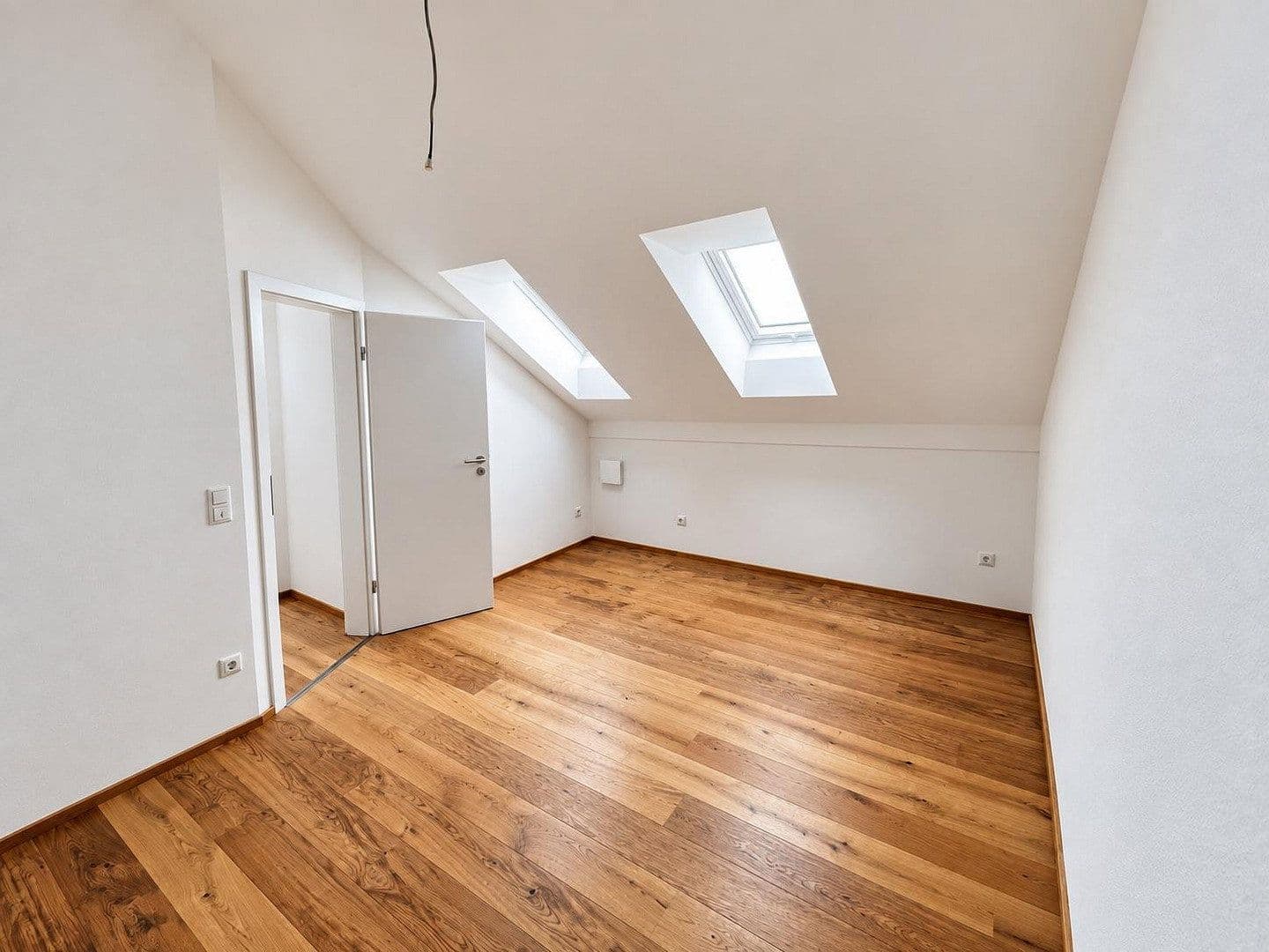 Prenájom domu 131 m², pozemok 200 m², Am Wiesrain 16 A, München, Bavorsko Prenájom domu 131 m², pozemok 200 m², Am Wiesrain 16 A, München, Bavorsko