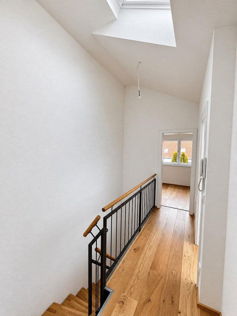 Prenájom domu 131 m², pozemok 200 m², Am Wiesrain 16 A, München, Bavorsko Prenájom domu 131 m², pozemok 200 m², Am Wiesrain 16 A, München, Bavorsko