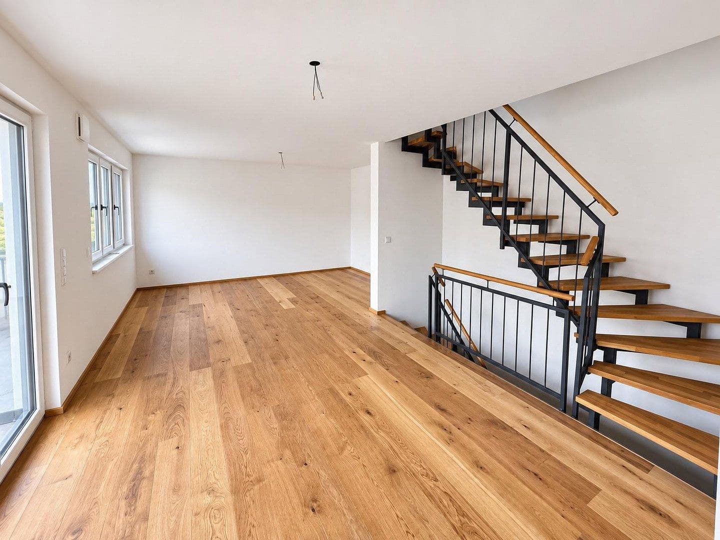 Prenájom domu 131 m², pozemok 200 m², Am Wiesrain 16 A, München, Bavorsko Prenájom domu 131 m², pozemok 200 m², Am Wiesrain 16 A, München, Bavorsko