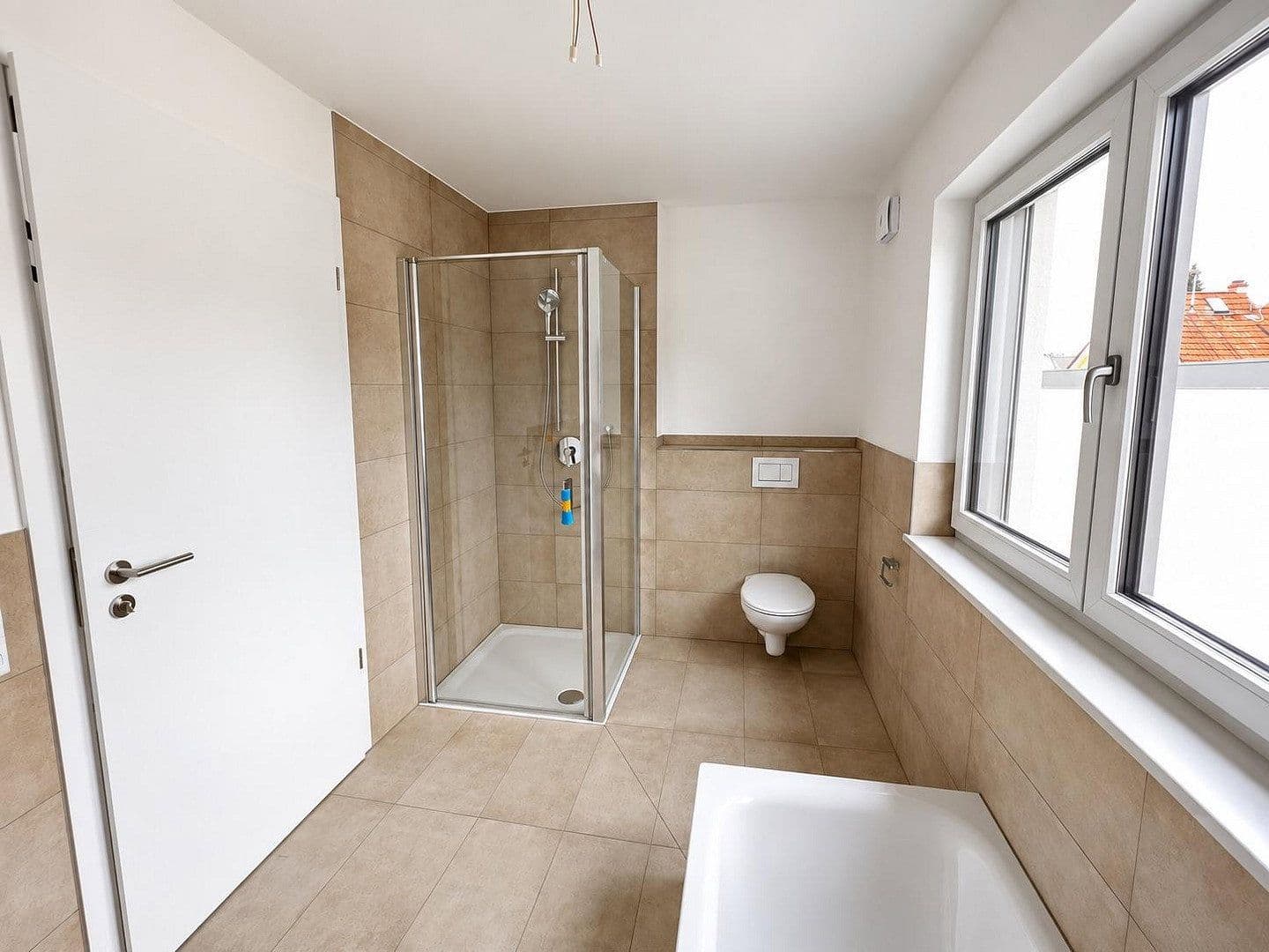Prenájom domu 131 m², pozemok 200 m², Am Wiesrain 16 A, München, Bavorsko Prenájom domu 131 m², pozemok 200 m², Am Wiesrain 16 A, München, Bavorsko