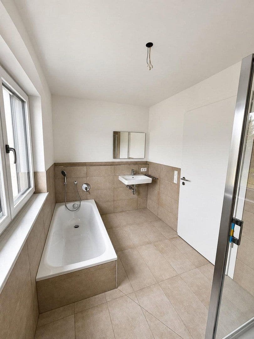 Prenájom domu 131 m², pozemok 200 m², Am Wiesrain 16 A, München, Bavorsko Prenájom domu 131 m², pozemok 200 m², Am Wiesrain 16 A, München, Bavorsko