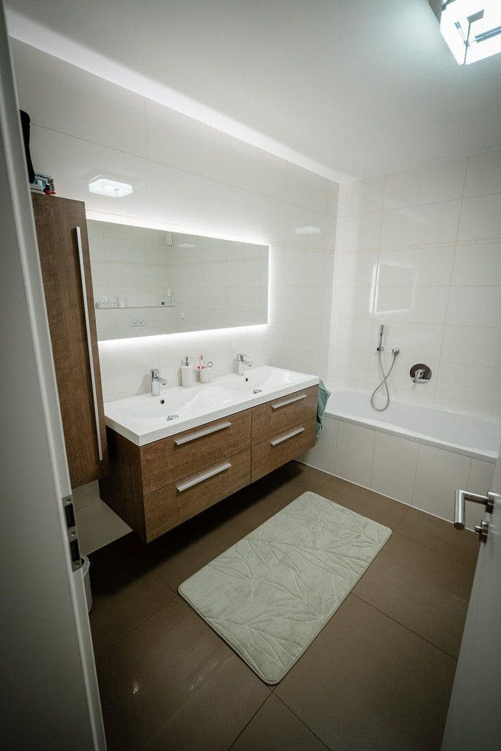 Predaj bytu 5-izbový 172 m², Niefern-Öschelbronn, Bádensko-Wurttembersko Predaj bytu 5-izbový 172 m², Niefern-Öschelbronn, Bádensko-Wurttembersko