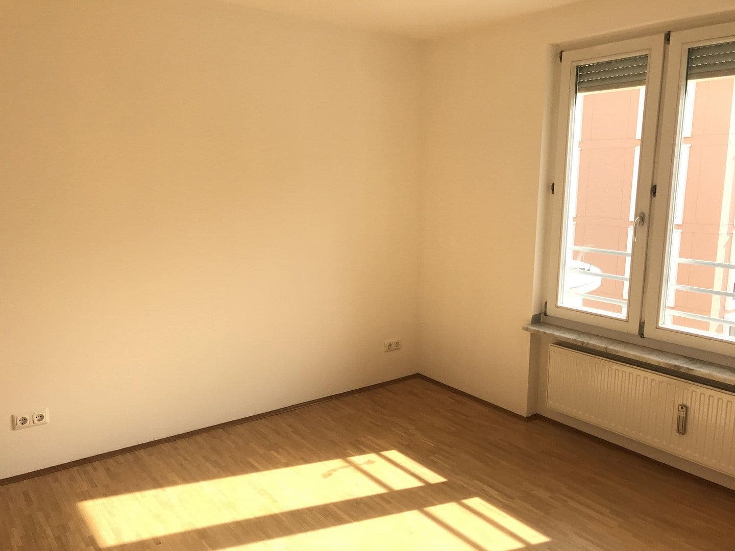 Prenájom bytu 2-izbový 65 m², München, Bavorsko Prenájom bytu 2-izbový 65 m², München, Bavorsko