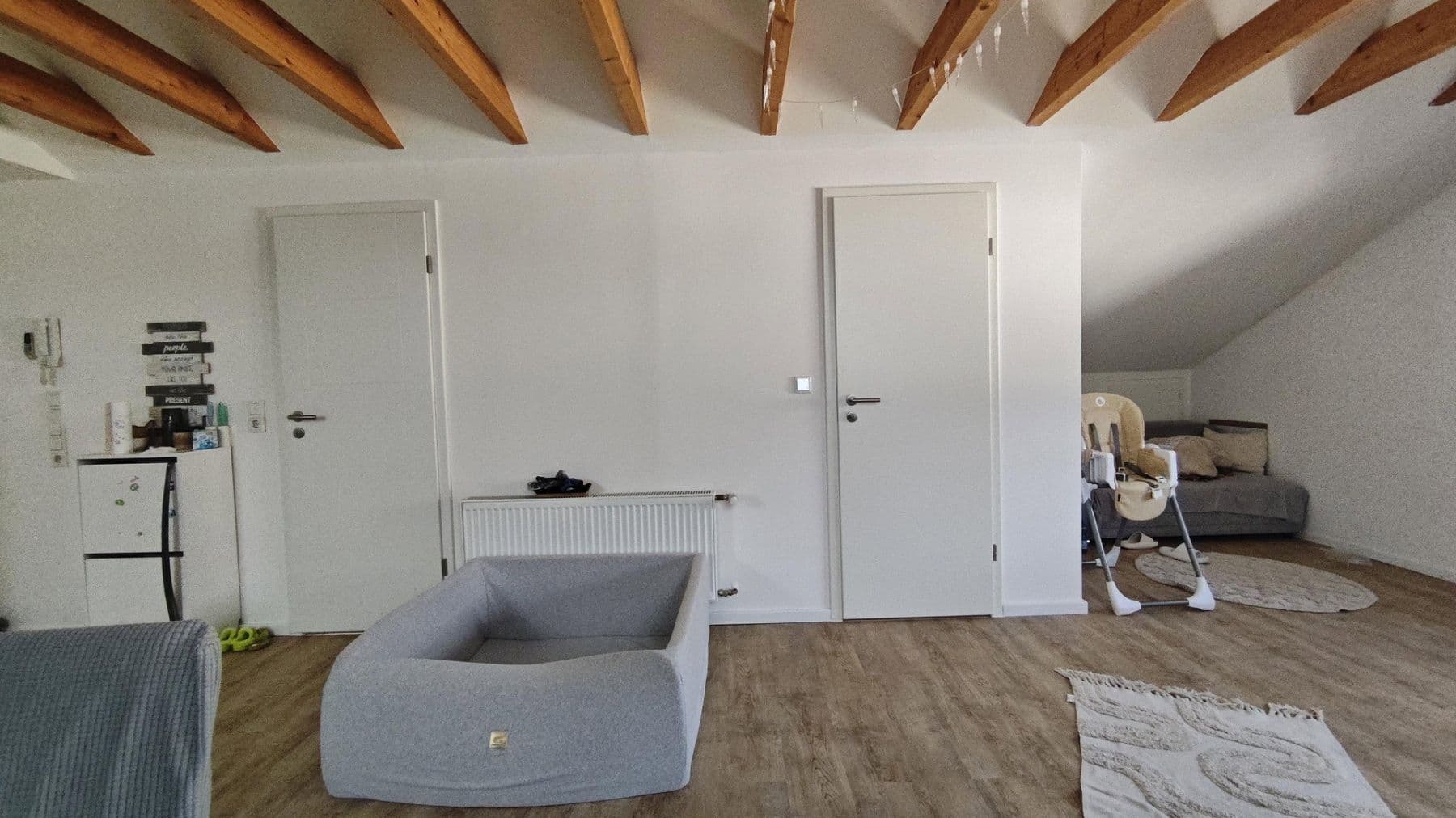 Prenájom bytu 3-izbový 116 m², Bischofsheim, Hesensko Prenájom bytu 3-izbový 116 m², Bischofsheim, Hesensko