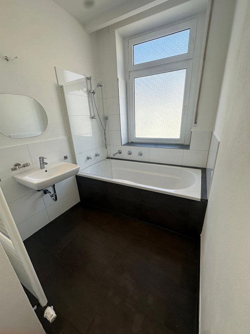 Prenájom bytu 3-izbový 86 m², Wuppertal, Severné Porýnie - Westfálsko Prenájom bytu 3-izbový 86 m², Wuppertal, Severné Porýnie - Westfálsko