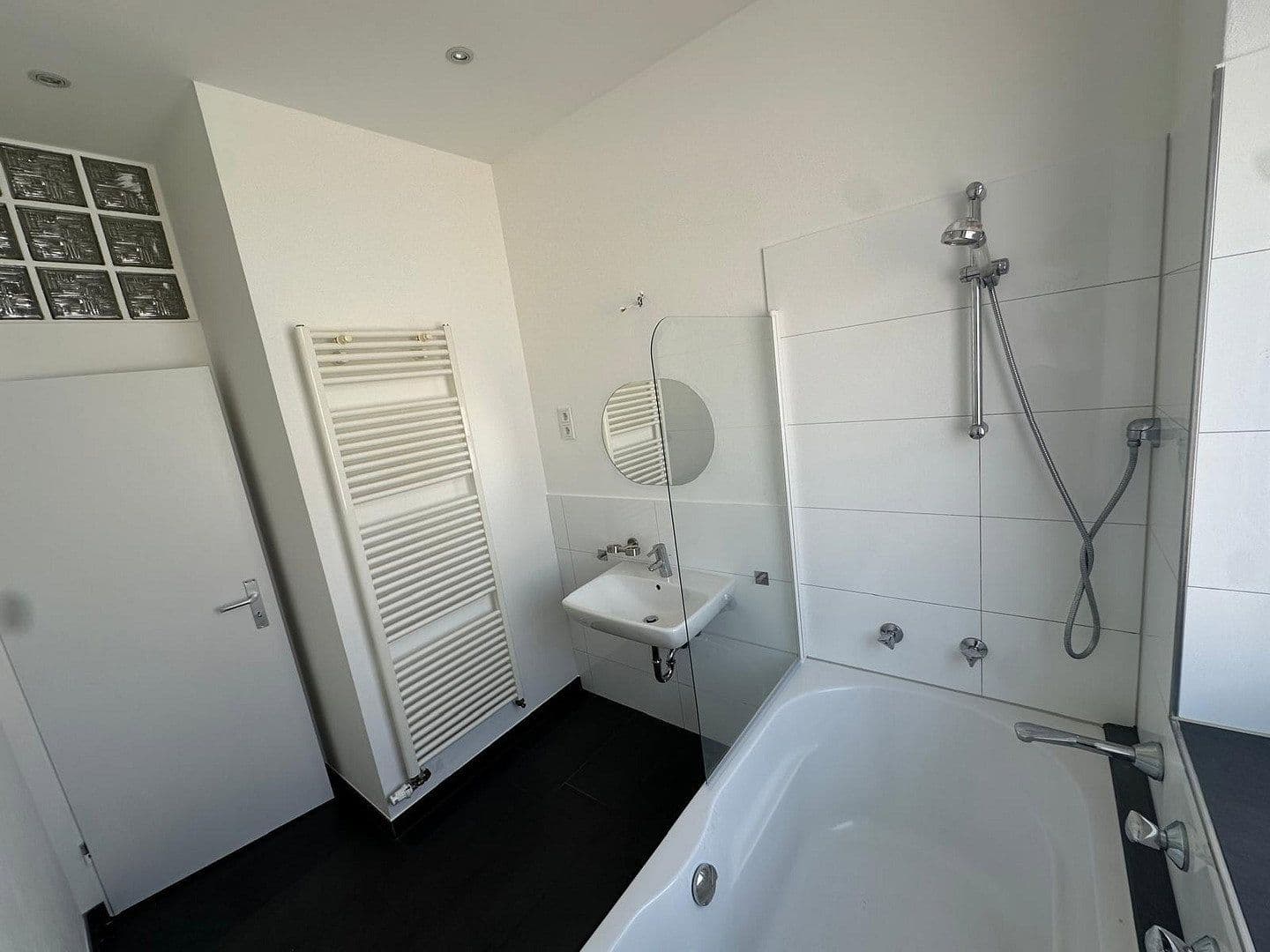 Prenájom bytu 3-izbový 86 m², Wuppertal, Severné Porýnie - Westfálsko Prenájom bytu 3-izbový 86 m², Wuppertal, Severné Porýnie - Westfálsko