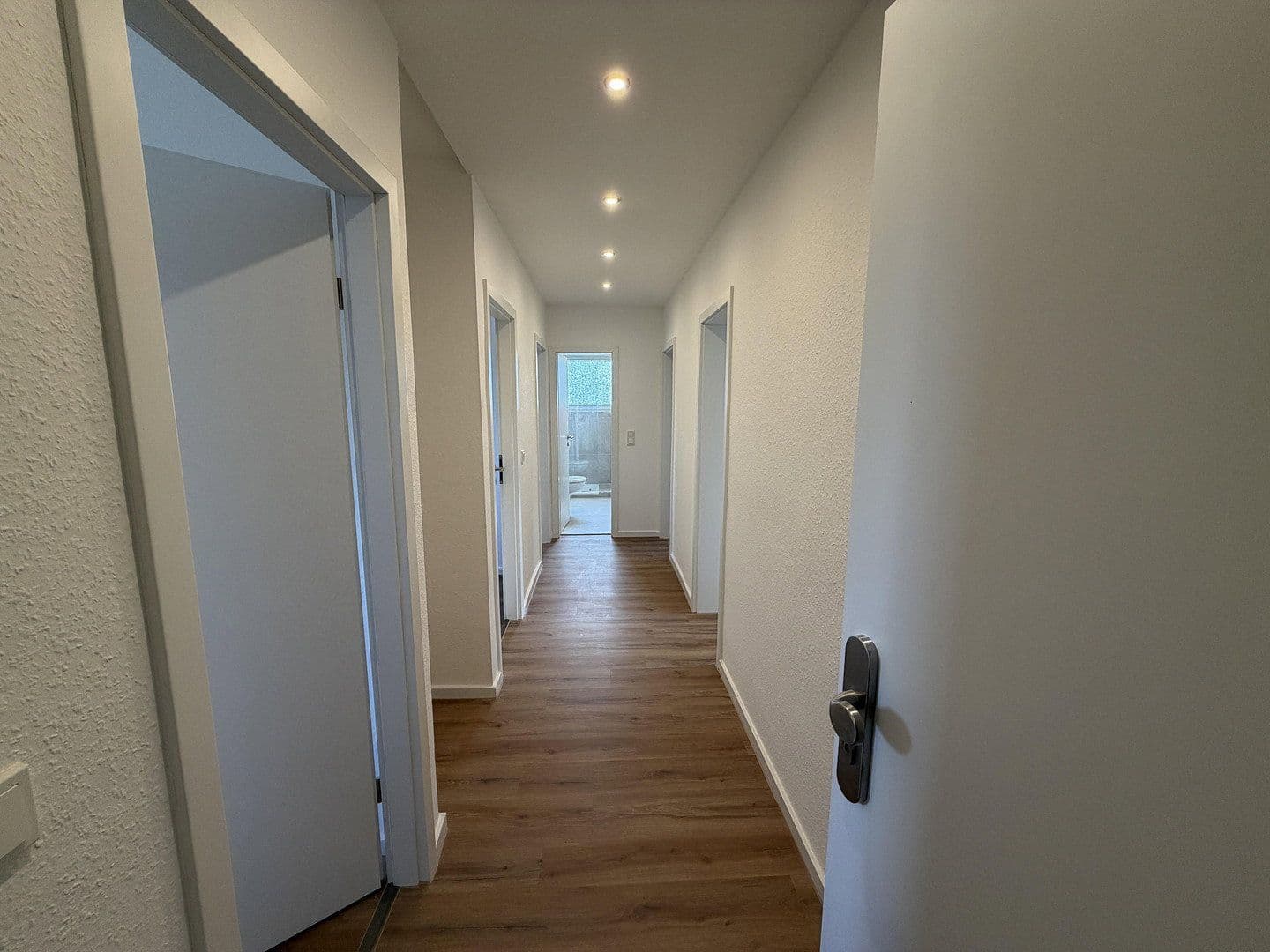 Prenájom bytu 4-izbový 80 m², Schiefersteinstraße 1, Wiesbaden, Hesensko Prenájom bytu 4-izbový 80 m², Schiefersteinstraße 1, Wiesbaden, Hesensko