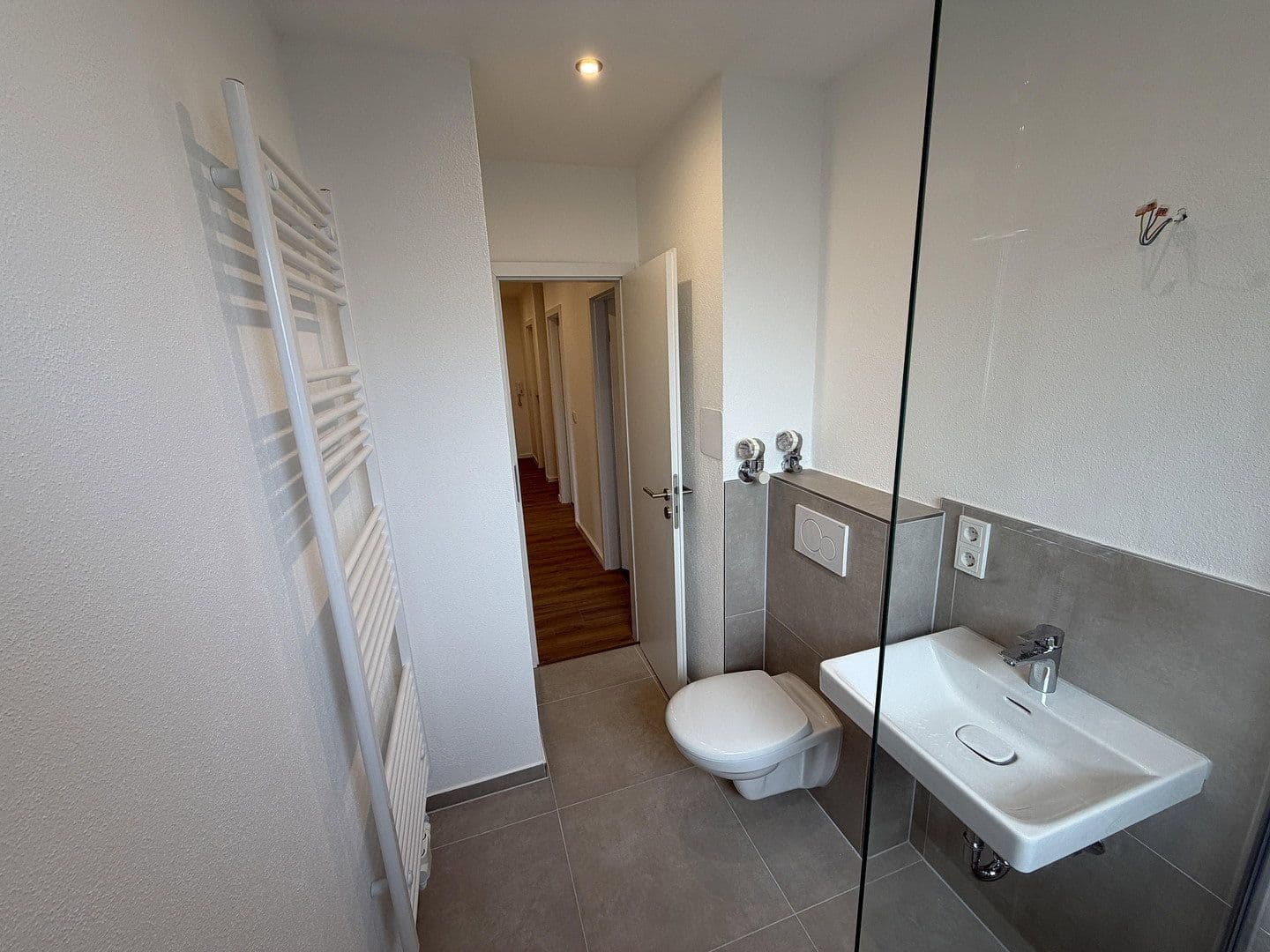 Prenájom bytu 4-izbový 80 m², Schiefersteinstraße 1, Wiesbaden, Hesensko Prenájom bytu 4-izbový 80 m², Schiefersteinstraße 1, Wiesbaden, Hesensko