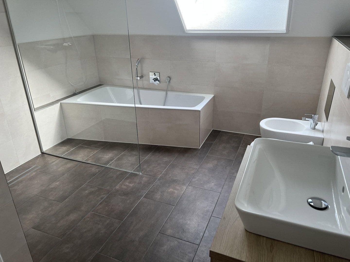 Prenájom bytu 5-izbový 102 m², Moltkestraße 69/1, Heilbronn, Bádensko-Wurttembersko Prenájom bytu 5-izbový 102 m², Moltkestraße 69/1, Heilbronn, Bádensko-Wurttembersko