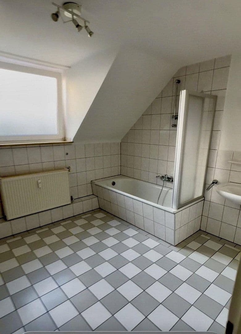 Prenájom bytu 3-izbový 73 m², Auf`m großen Feld, Düsseldorf, Severné Porýnie - Westfálsko Prenájom bytu 3-izbový 73 m², Auf`m großen Feld, Düsseldorf, Severné Porýnie - Westfálsko
