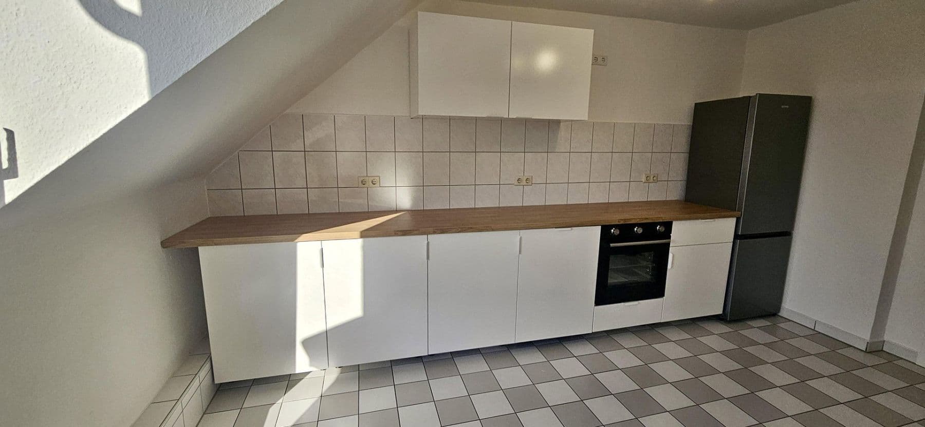 Prenájom bytu 3-izbový 73 m², Auf`m großen Feld, Düsseldorf, Severné Porýnie - Westfálsko Prenájom bytu 3-izbový 73 m², Auf`m großen Feld, Düsseldorf, Severné Porýnie - Westfálsko