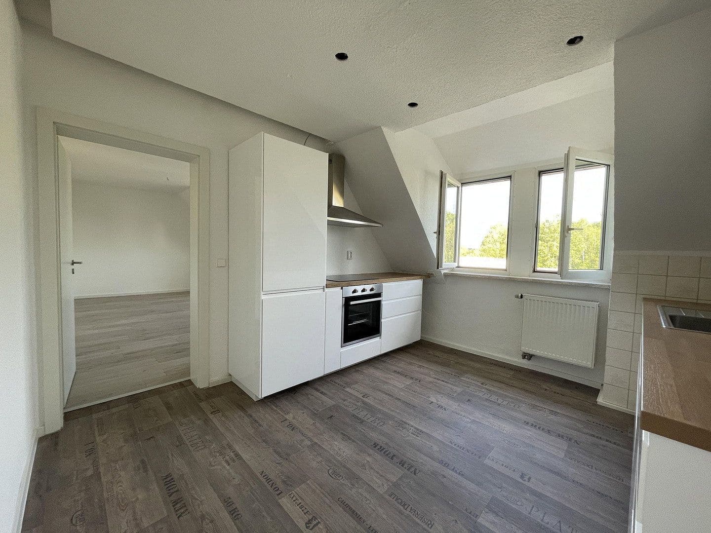 Prenájom bytu 3-izbový 80 m², Siedlung 21a, Geithain, Sasko Prenájom bytu 3-izbový 80 m², Siedlung 21a, Geithain, Sasko