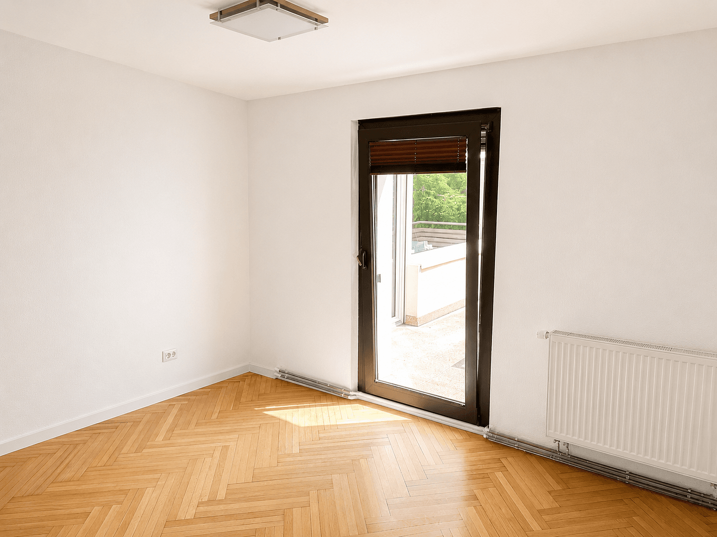 Prenájom bytu 3-izbový 100 m², Sindelfingen, Bádensko-Wurttembersko Prenájom bytu 3-izbový 100 m², Sindelfingen, Bádensko-Wurttembersko