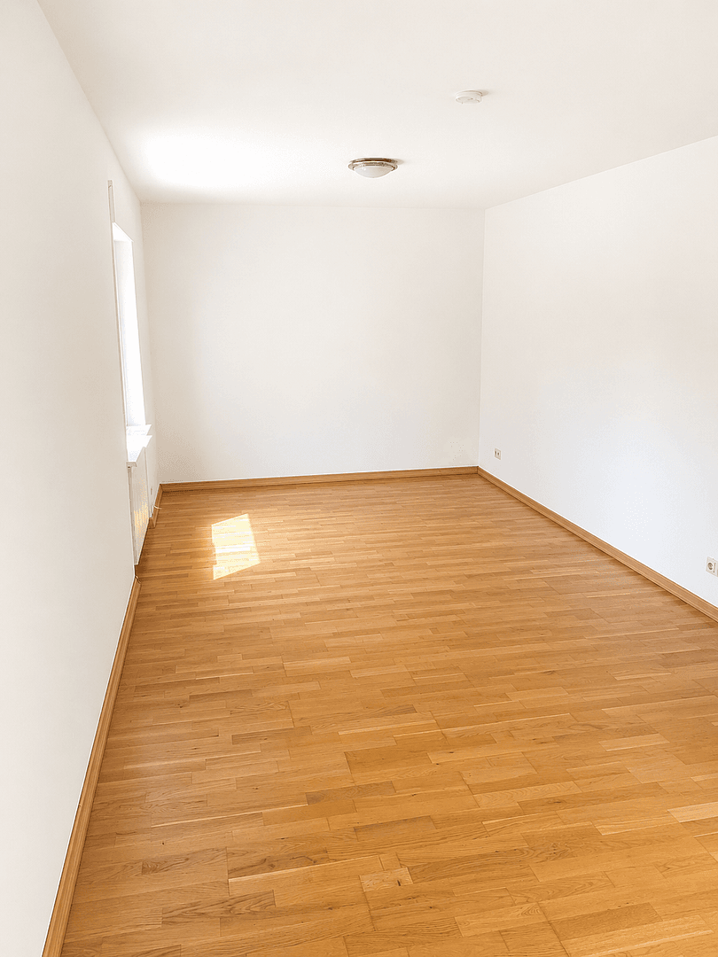 Prenájom bytu 3-izbový 100 m², Sindelfingen, Bádensko-Wurttembersko Prenájom bytu 3-izbový 100 m², Sindelfingen, Bádensko-Wurttembersko