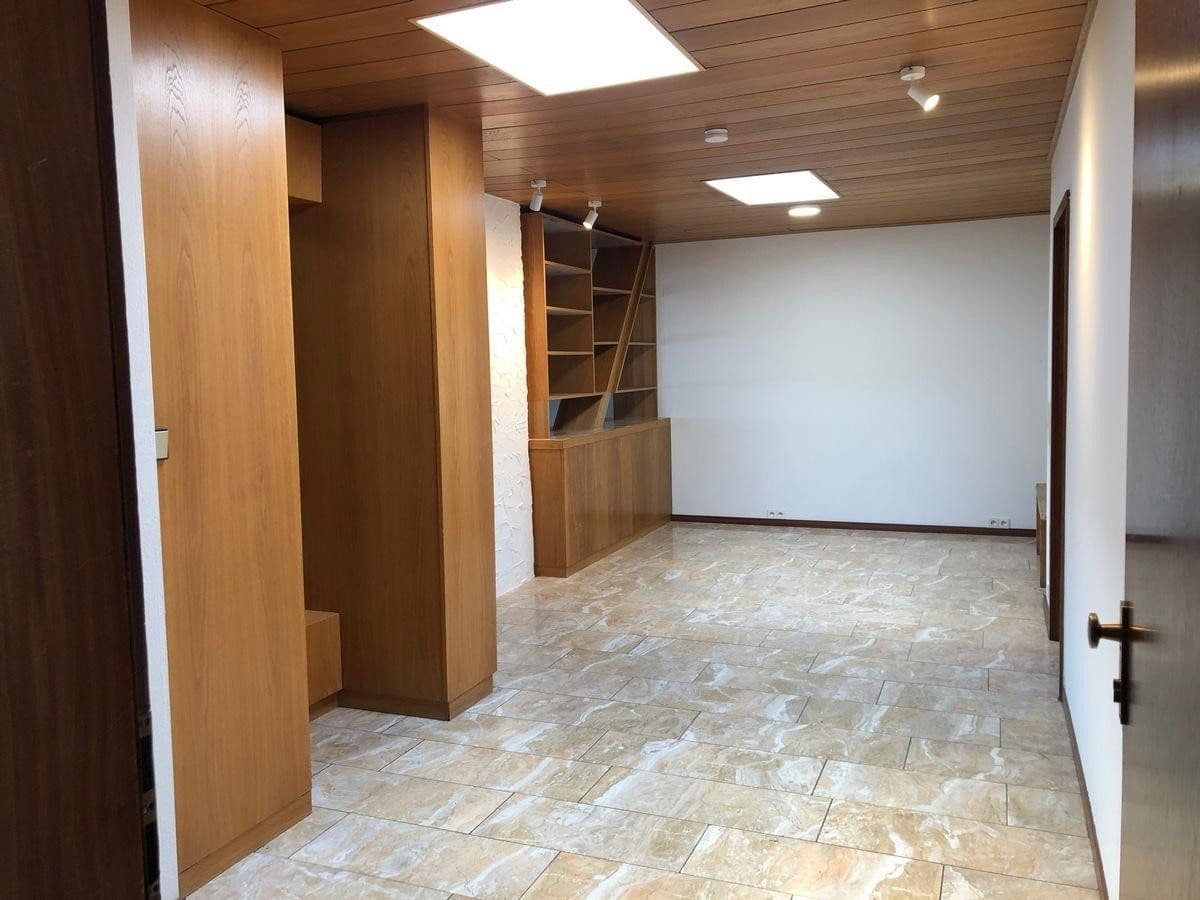 Prenájom bytu 4-izbový 133 m², Plieningen, Bádensko-Wurttembersko Prenájom bytu 4-izbový 133 m², Plieningen, Bádensko-Wurttembersko