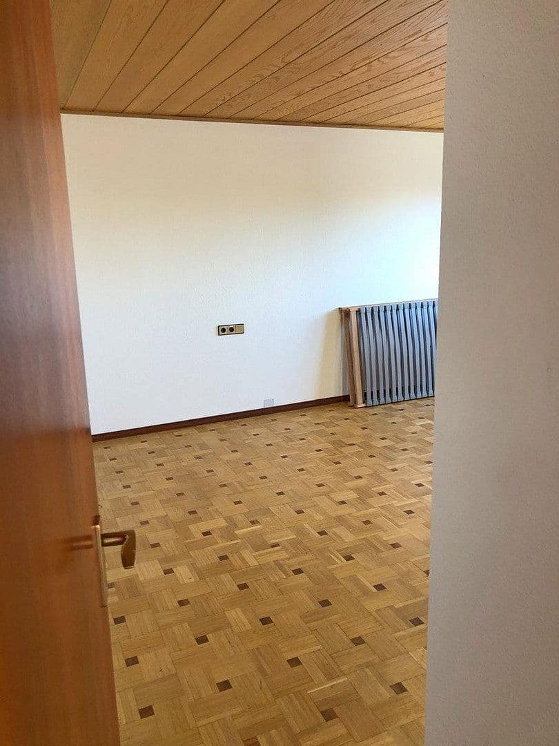 Prenájom bytu 4-izbový 133 m², Plieningen, Bádensko-Wurttembersko Prenájom bytu 4-izbový 133 m², Plieningen, Bádensko-Wurttembersko