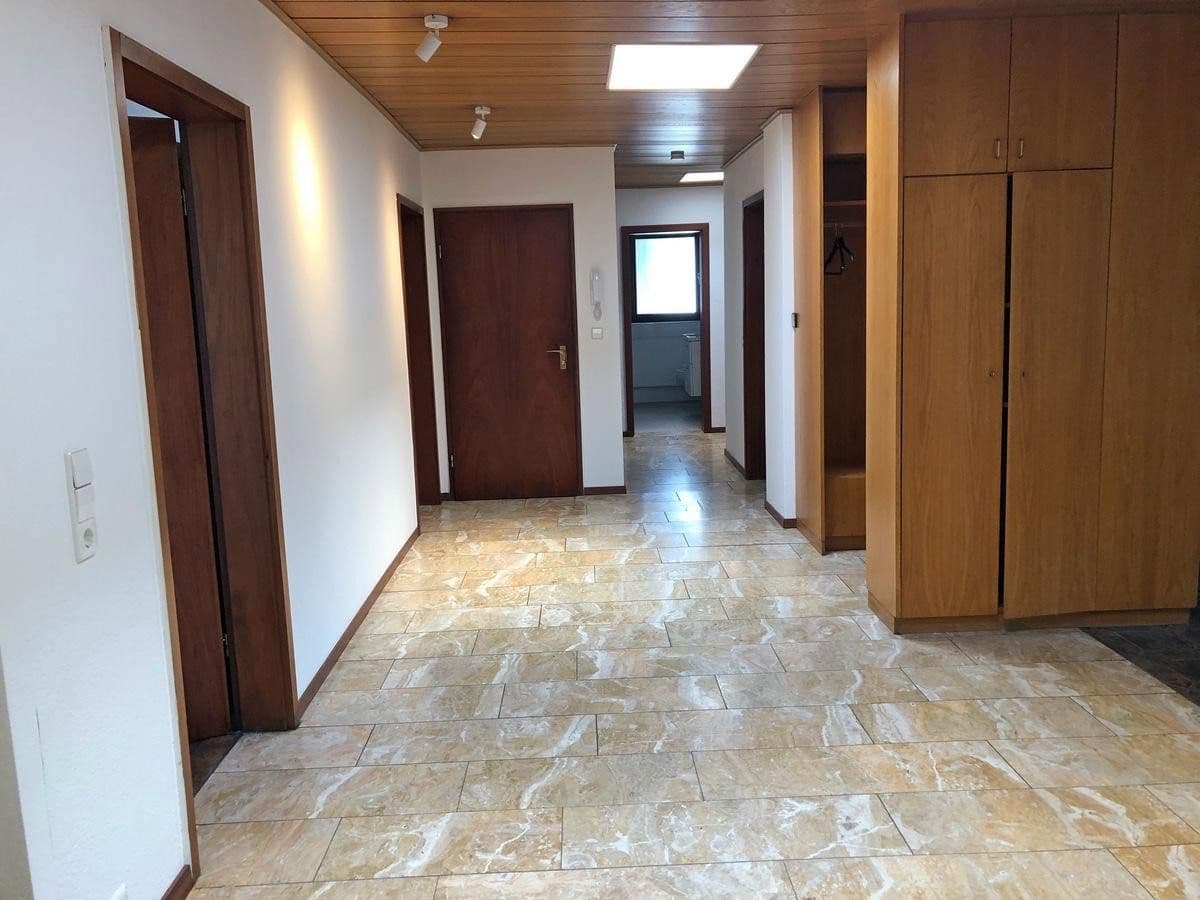 Prenájom bytu 4-izbový 133 m², Plieningen, Bádensko-Wurttembersko Prenájom bytu 4-izbový 133 m², Plieningen, Bádensko-Wurttembersko