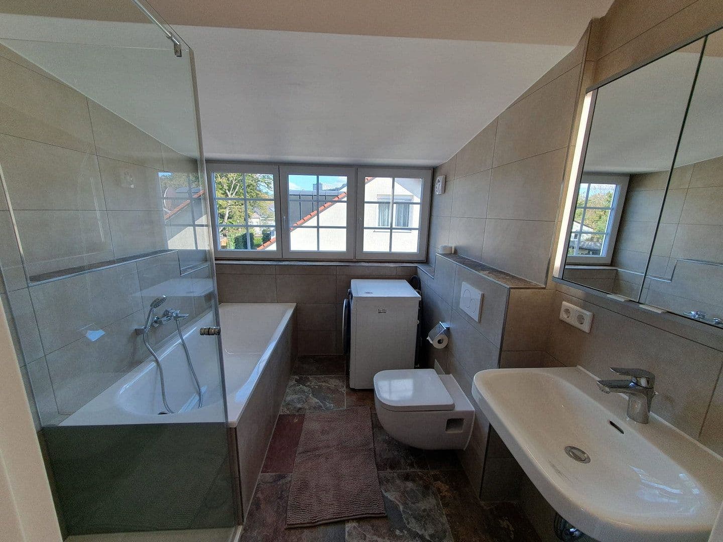 Prenájom bytu 3-izbový 75 m², München, Bavorsko Prenájom bytu 3-izbový 75 m², München, Bavorsko