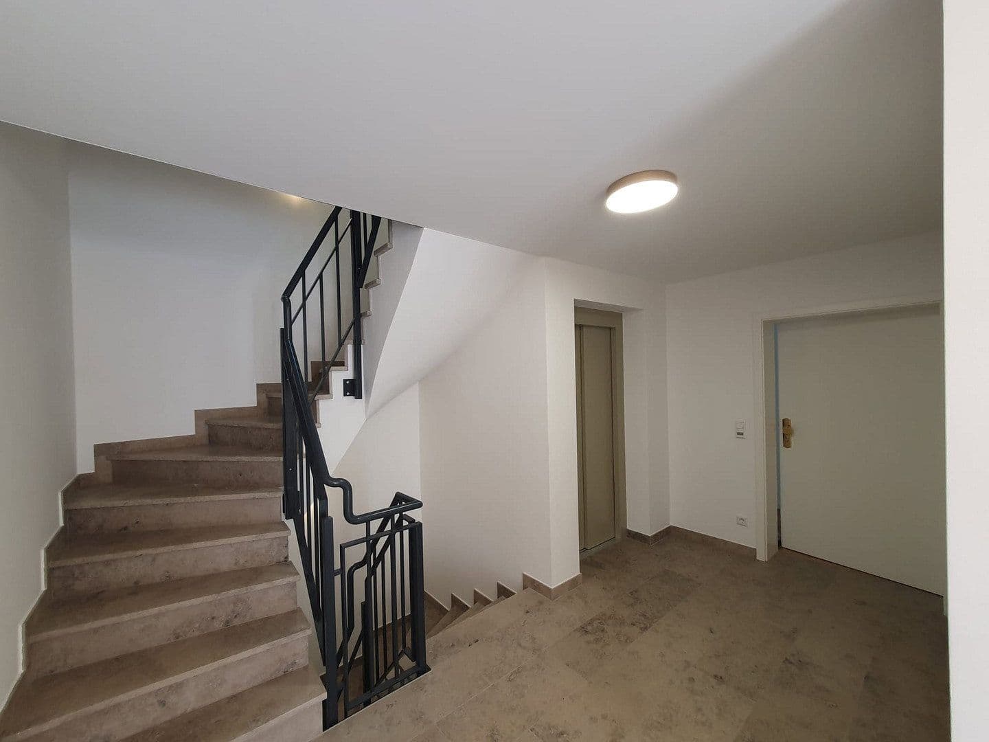 Prenájom bytu 3-izbový 75 m², München, Bavorsko Prenájom bytu 3-izbový 75 m², München, Bavorsko
