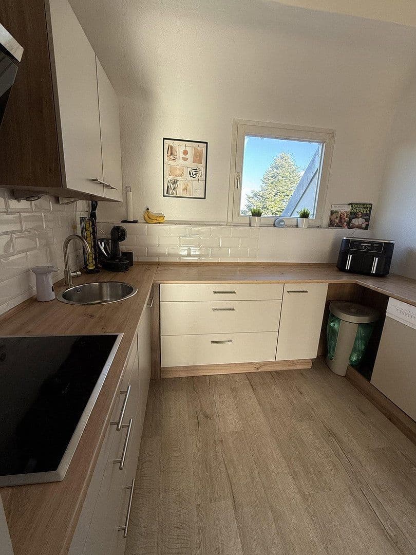 Prenájom bytu 3-izbový 85 m², Franziskaner Strasse 21, Mönchengladbach, Severné Porýnie - Westfálsko Prenájom bytu 3-izbový 85 m², Franziskaner Strasse 21, Mönchengladbach, Severné Porýnie - Westfálsko