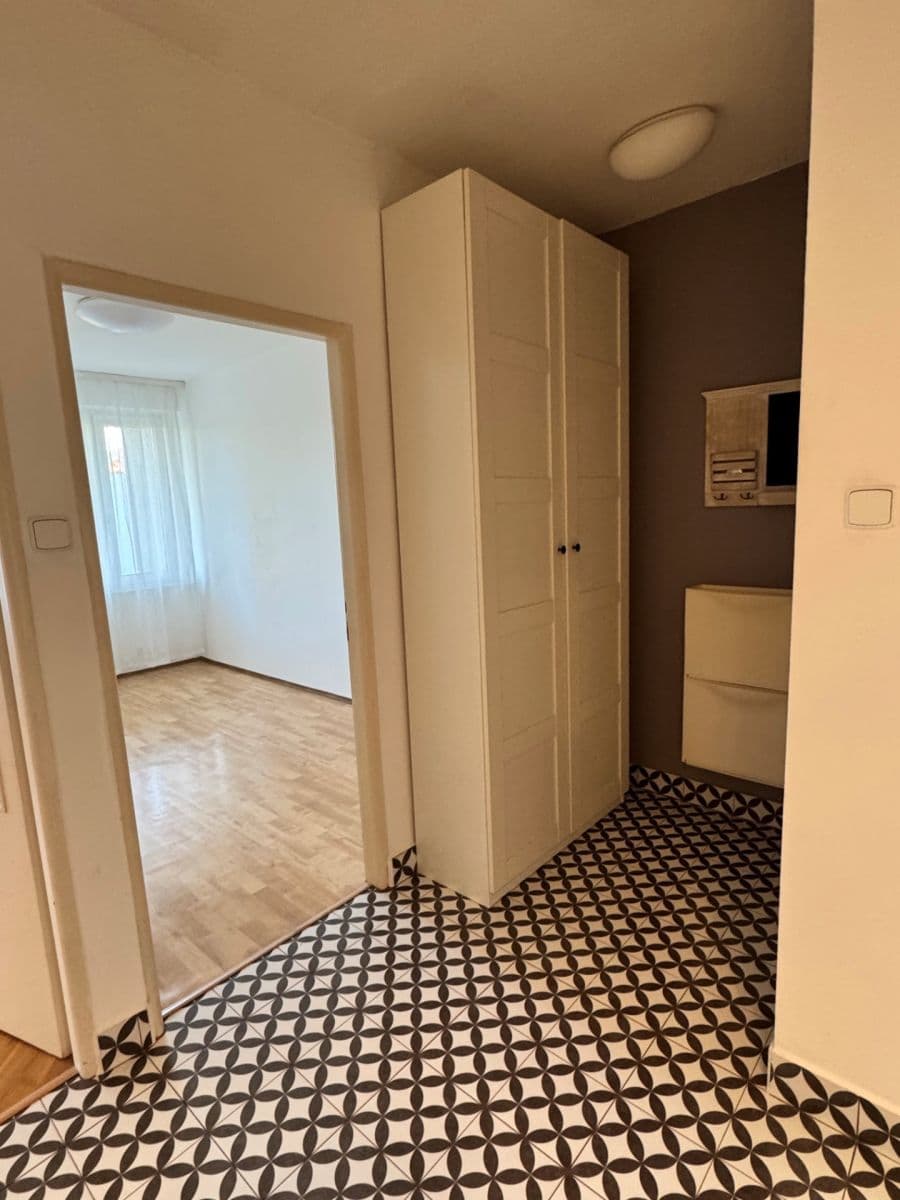 Prenájom bytu 2-izbový 43 m², Evropská, Praha, Praha Prenájom bytu 2-izbový 43 m², Evropská, Praha, Praha