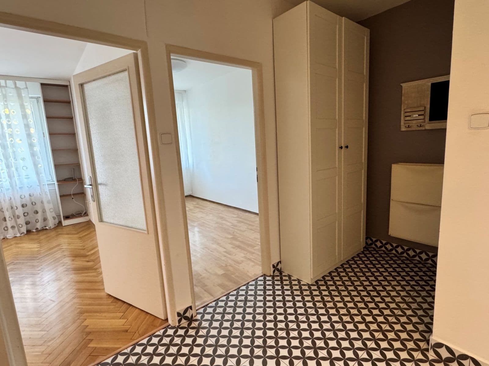 Prenájom bytu 2-izbový 43 m², Evropská, Praha, Praha Prenájom bytu 2-izbový 43 m², Evropská, Praha, Praha