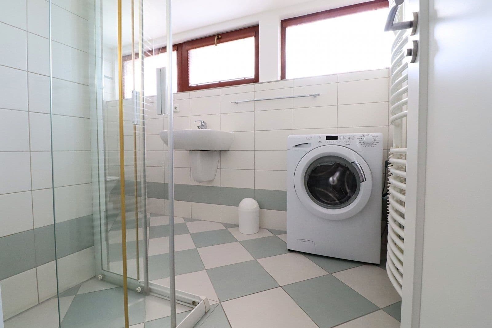 Prenájom bytu 2-izbový 70 m², U garáží, Praha, Praha Prenájom bytu 2-izbový 70 m², U garáží, Praha, Praha