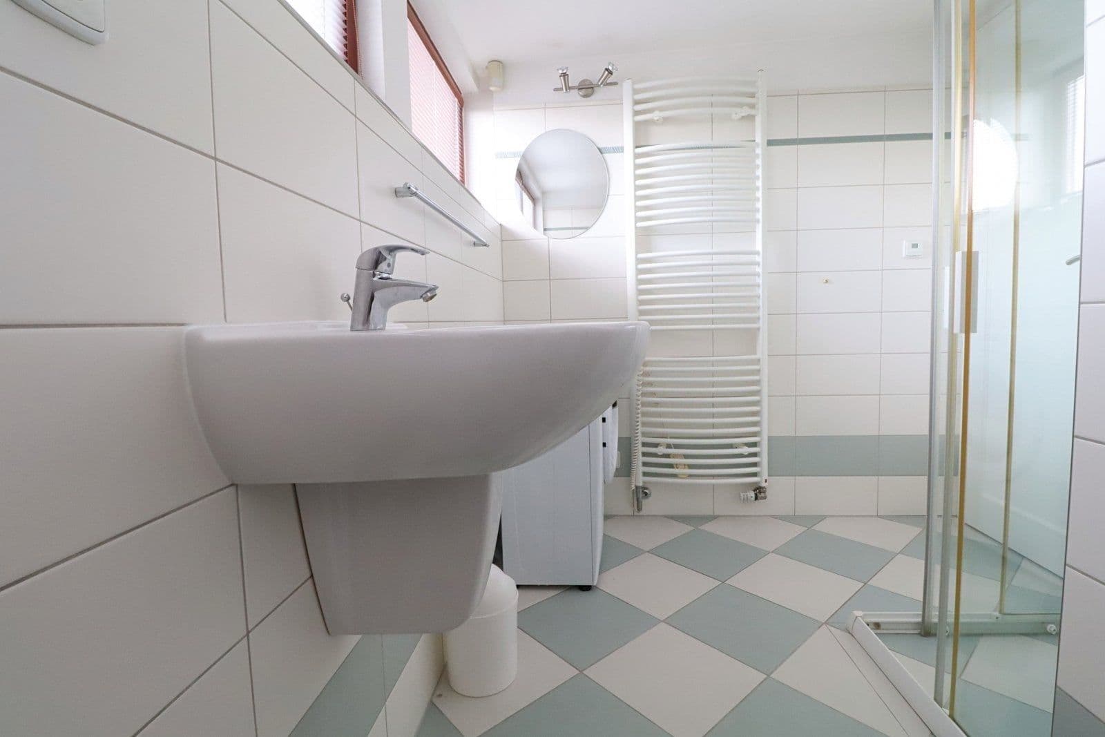 Prenájom bytu 2-izbový 70 m², U garáží, Praha, Praha Prenájom bytu 2-izbový 70 m², U garáží, Praha, Praha
