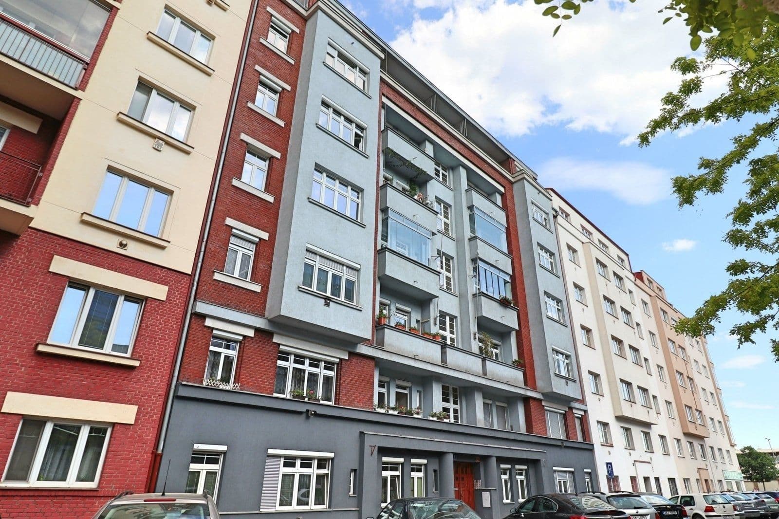 Prenájom bytu 2-izbový 70 m², U garáží, Praha, Praha Prenájom bytu 2-izbový 70 m², U garáží, Praha, Praha