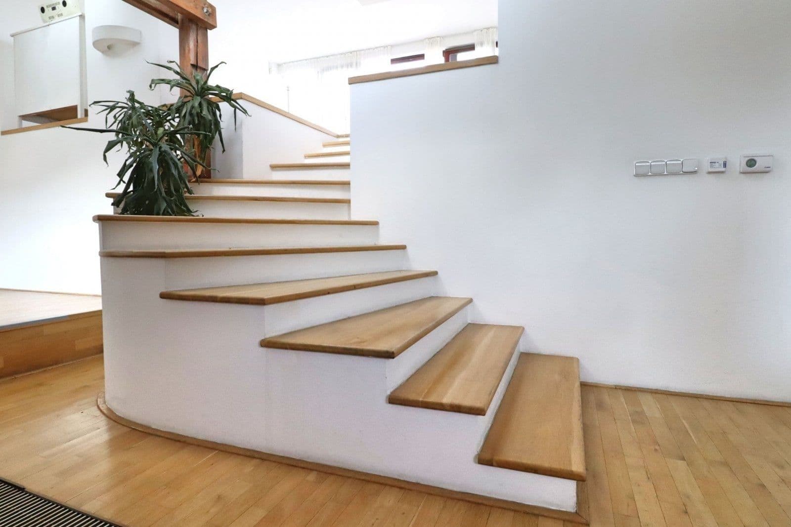 Prenájom bytu 2-izbový 70 m², U garáží, Praha, Praha Prenájom bytu 2-izbový 70 m², U garáží, Praha, Praha