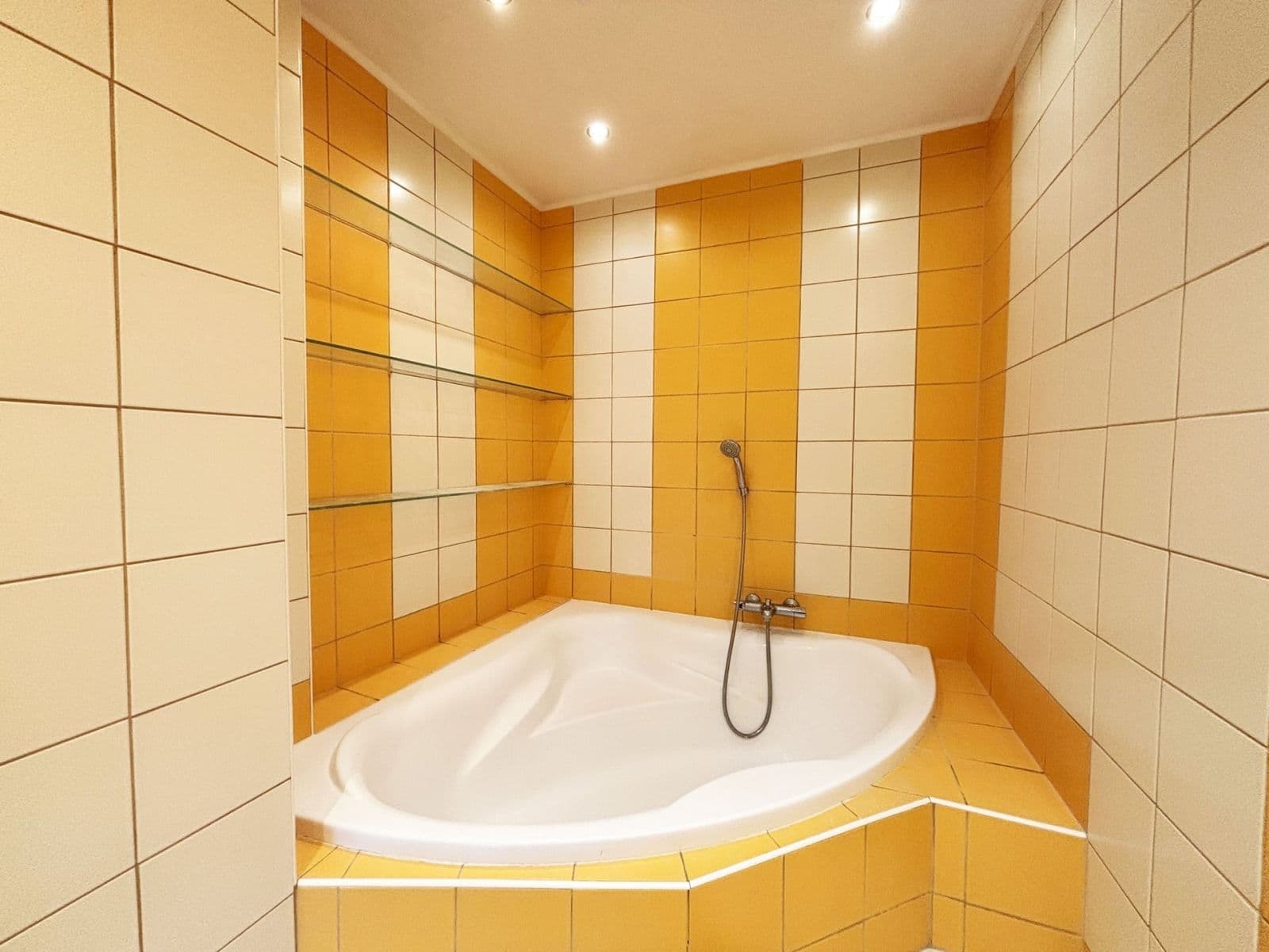 Prenájom bytu 3-izbový 80 m², Semice, Středočeský kraj Prenájom bytu 3-izbový 80 m², Semice, Středočeský kraj