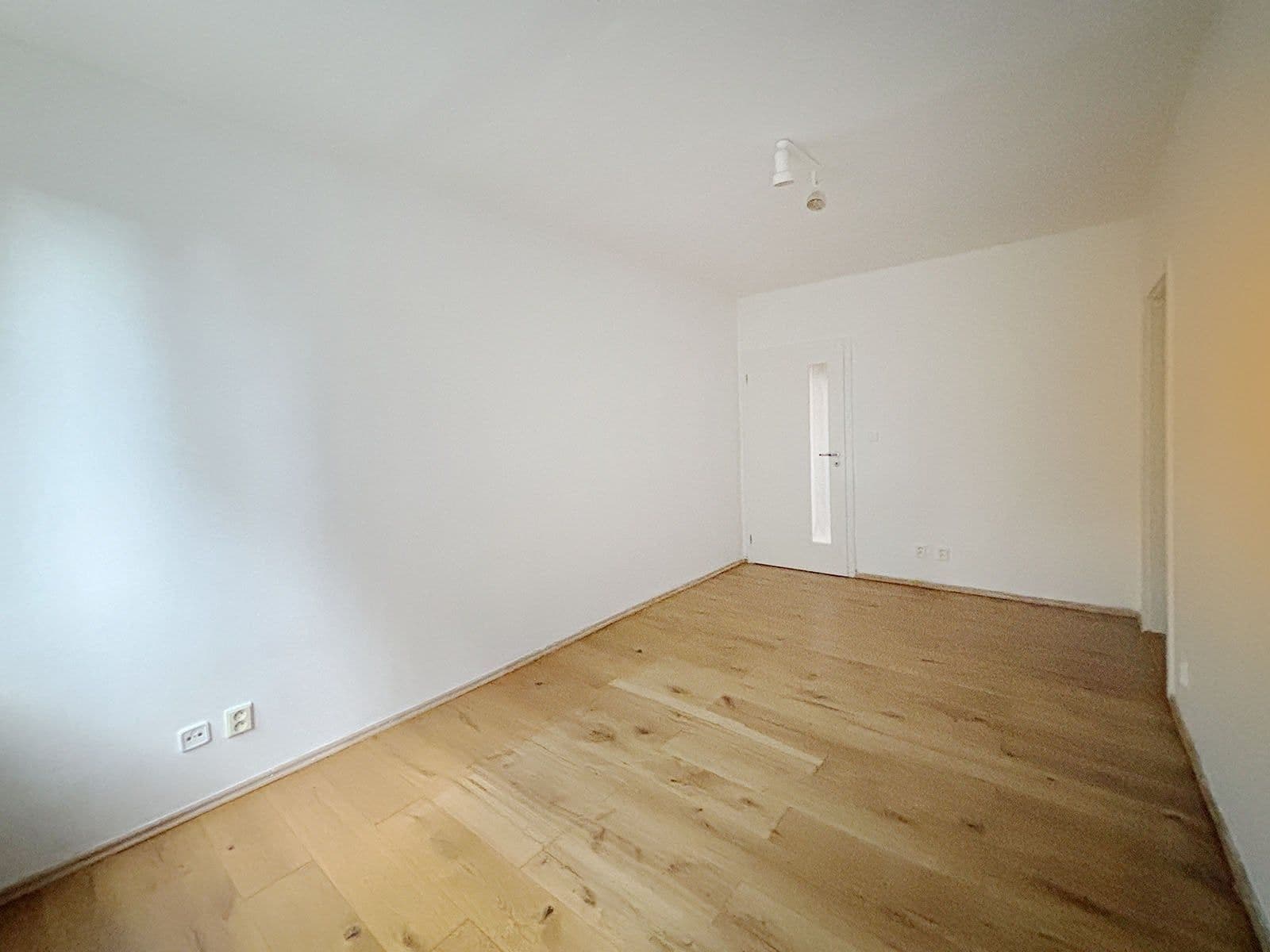 Prenájom bytu 3-izbový 80 m², Semice, Středočeský kraj Prenájom bytu 3-izbový 80 m², Semice, Středočeský kraj