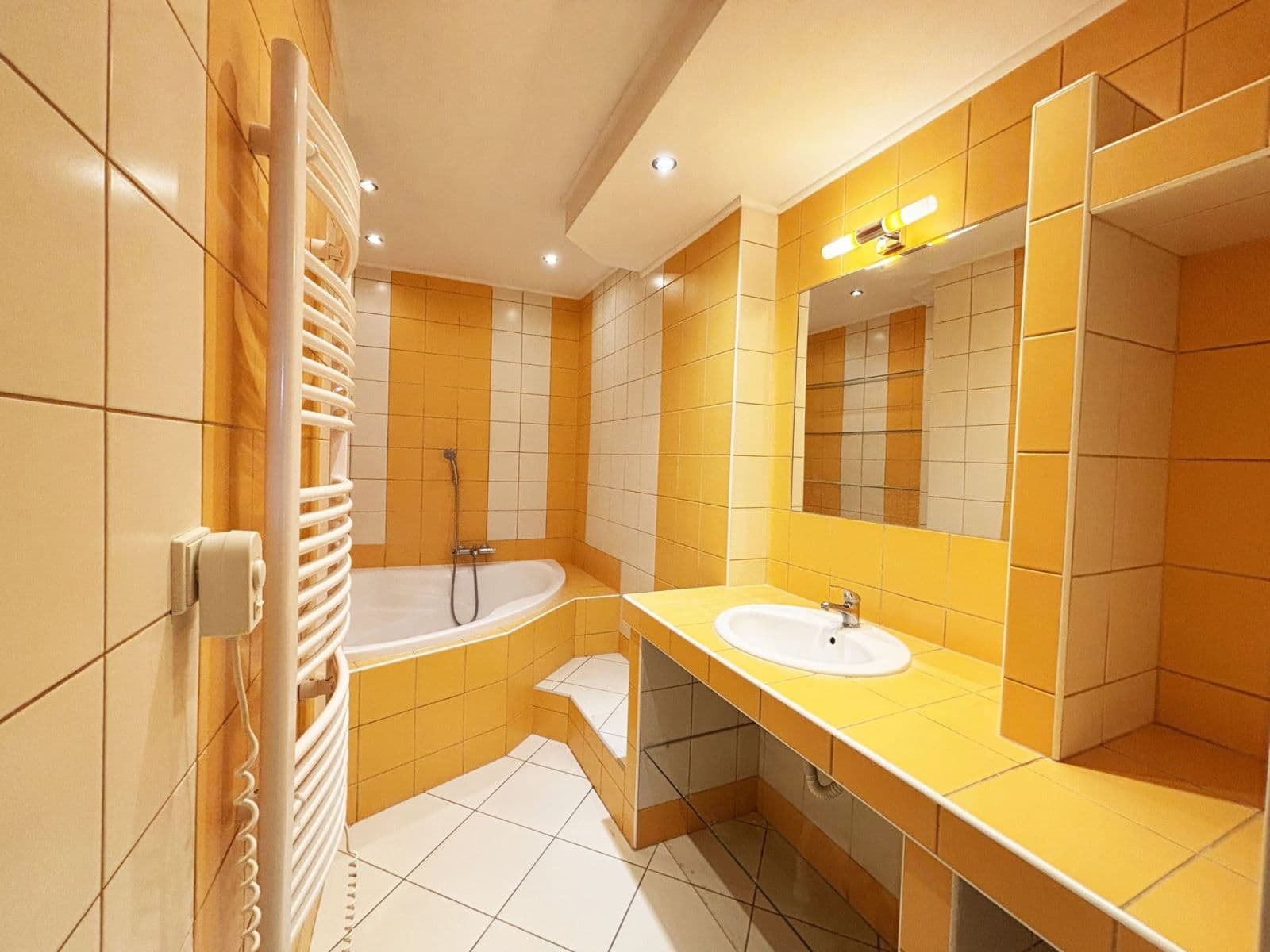 Prenájom bytu 3-izbový 80 m², Semice, Středočeský kraj Prenájom bytu 3-izbový 80 m², Semice, Středočeský kraj