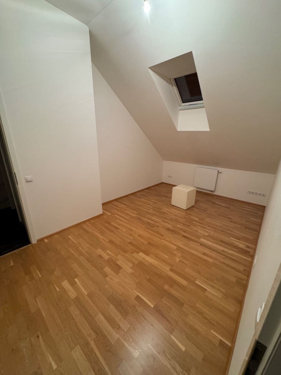 Prenájom bytu 2-izbový 85 m², Tyršova, Praha, Praha Prenájom bytu 2-izbový 85 m², Tyršova, Praha, Praha
