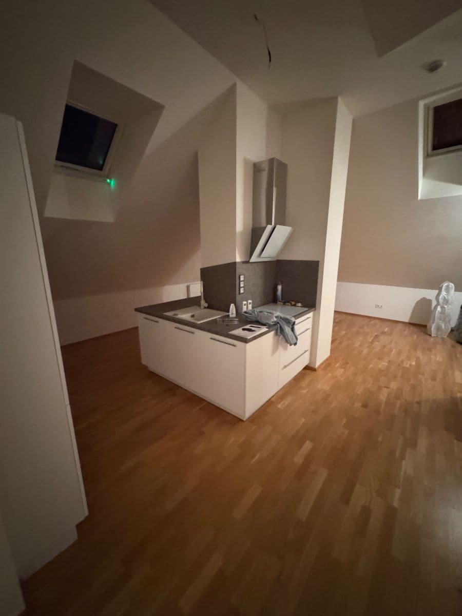 Prenájom bytu 2-izbový 85 m², Tyršova, Praha, Praha Prenájom bytu 2-izbový 85 m², Tyršova, Praha, Praha
