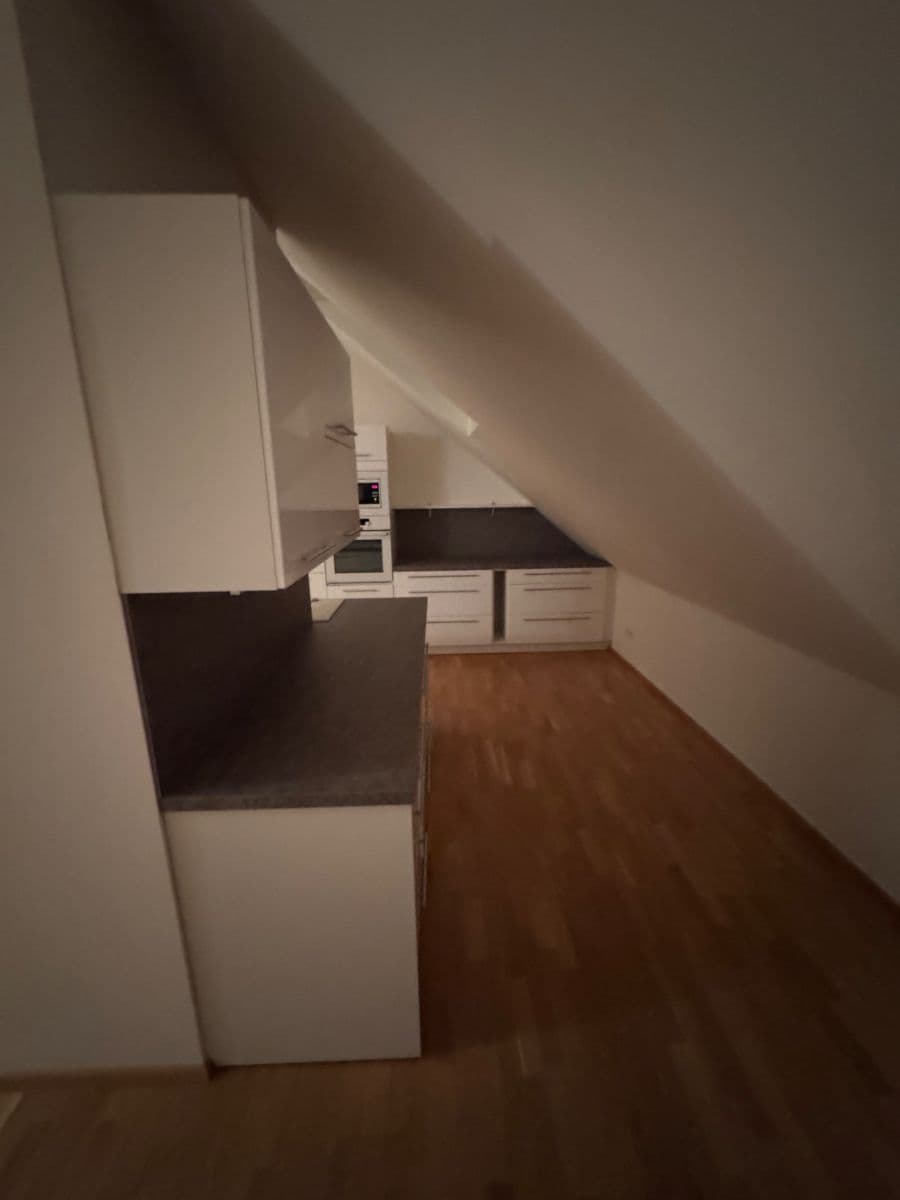 Prenájom bytu 2-izbový 85 m², Tyršova, Praha, Praha Prenájom bytu 2-izbový 85 m², Tyršova, Praha, Praha