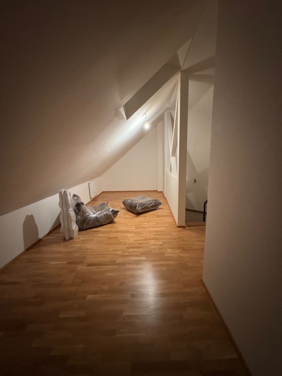 Prenájom bytu 2-izbový 85 m², Tyršova, Praha, Praha Prenájom bytu 2-izbový 85 m², Tyršova, Praha, Praha