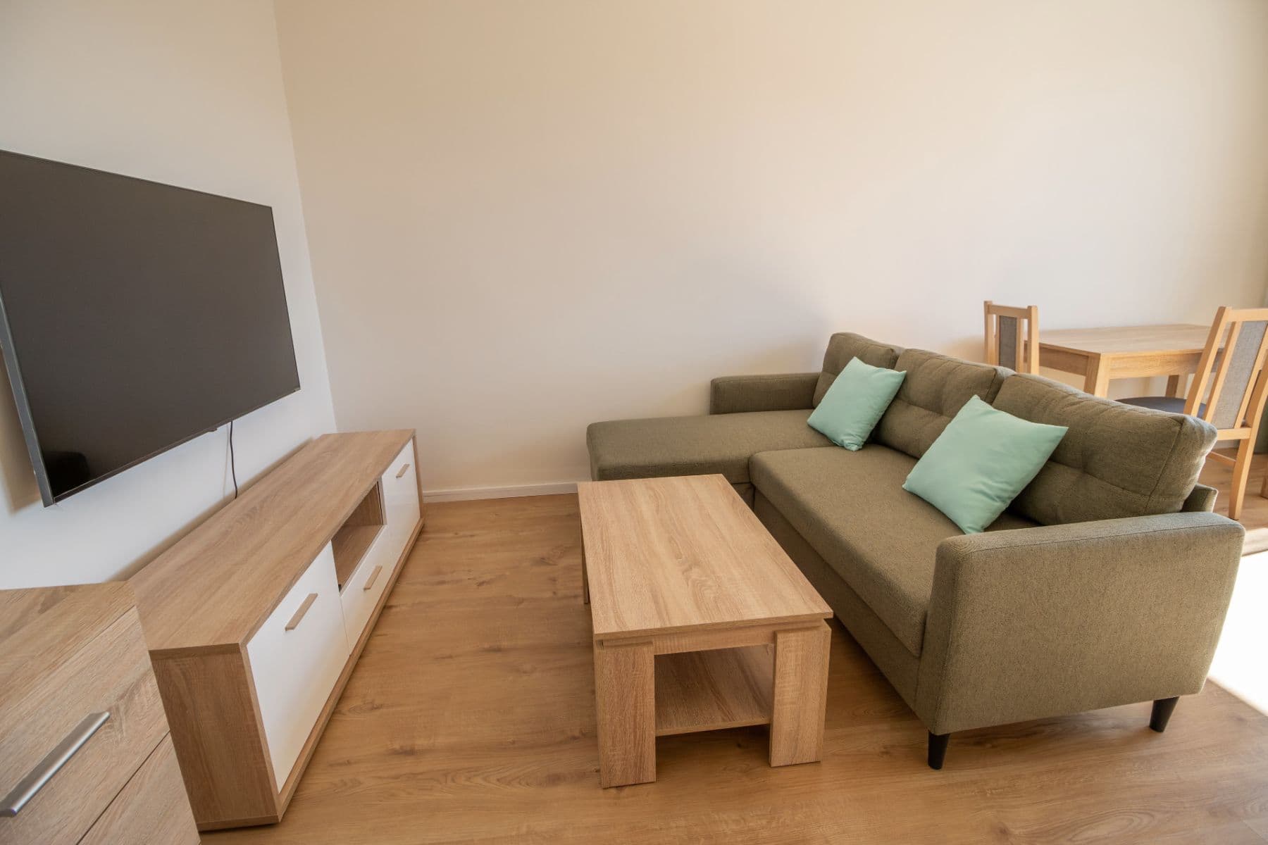 Prenájom bytu 2-izbový 37 m², Drobného, Dúbravka, Bratislavský kraj Prenájom bytu 2-izbový 37 m², Drobného, Dúbravka, Bratislavský kraj