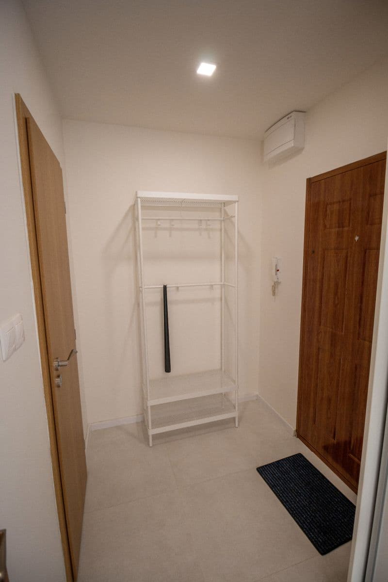 Prenájom bytu 2-izbový 37 m², Drobného, Dúbravka, Bratislavský kraj Prenájom bytu 2-izbový 37 m², Drobného, Dúbravka, Bratislavský kraj