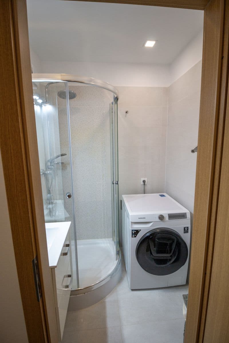 Prenájom bytu 2-izbový 37 m², Drobného, Dúbravka, Bratislavský kraj Prenájom bytu 2-izbový 37 m², Drobného, Dúbravka, Bratislavský kraj