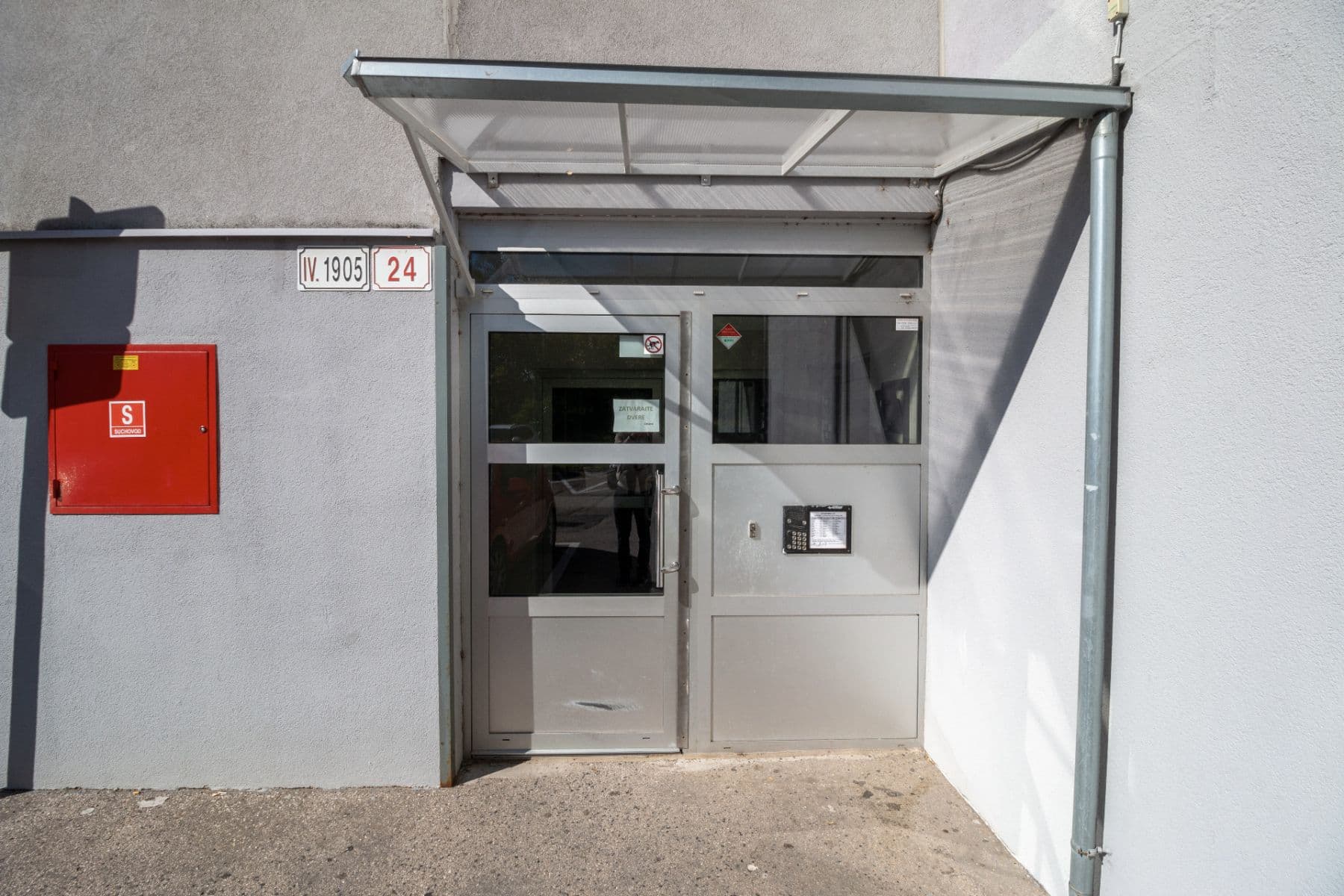 Prenájom bytu 2-izbový 37 m², Drobného, Dúbravka, Bratislavský kraj Prenájom bytu 2-izbový 37 m², Drobného, Dúbravka, Bratislavský kraj