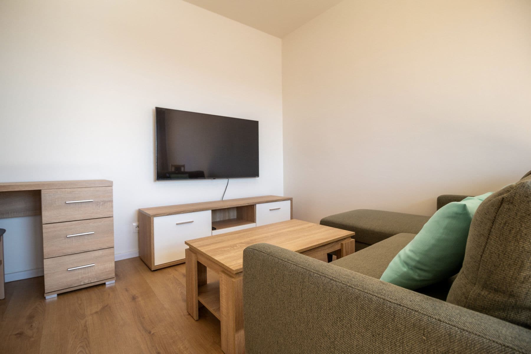 Prenájom bytu 2-izbový 37 m², Drobného, Dúbravka, Bratislavský kraj Prenájom bytu 2-izbový 37 m², Drobného, Dúbravka, Bratislavský kraj