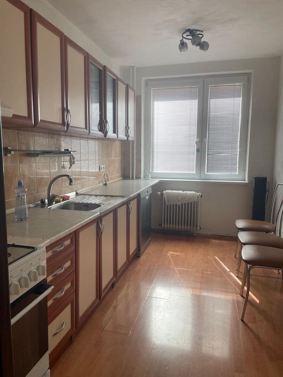 Predaj bytu 3-izbový 74 m², Považská, Nové Mesto nad Váhom, Trenčiansky kraj Predaj bytu 3-izbový 74 m², Považská, Nové Mesto nad Váhom, Trenčiansky kraj