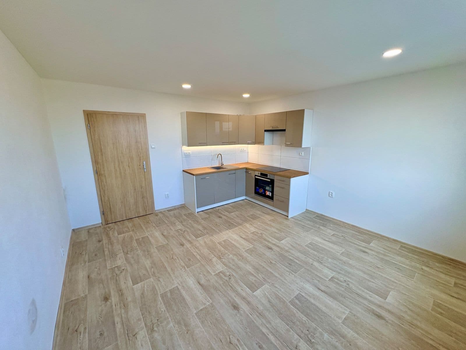 Prenájom bytu 2-izbový 40 m², Kutnohorská, Česká Lípa, Liberecký kraj Prenájom bytu 2-izbový 40 m², Kutnohorská, Česká Lípa, Liberecký kraj