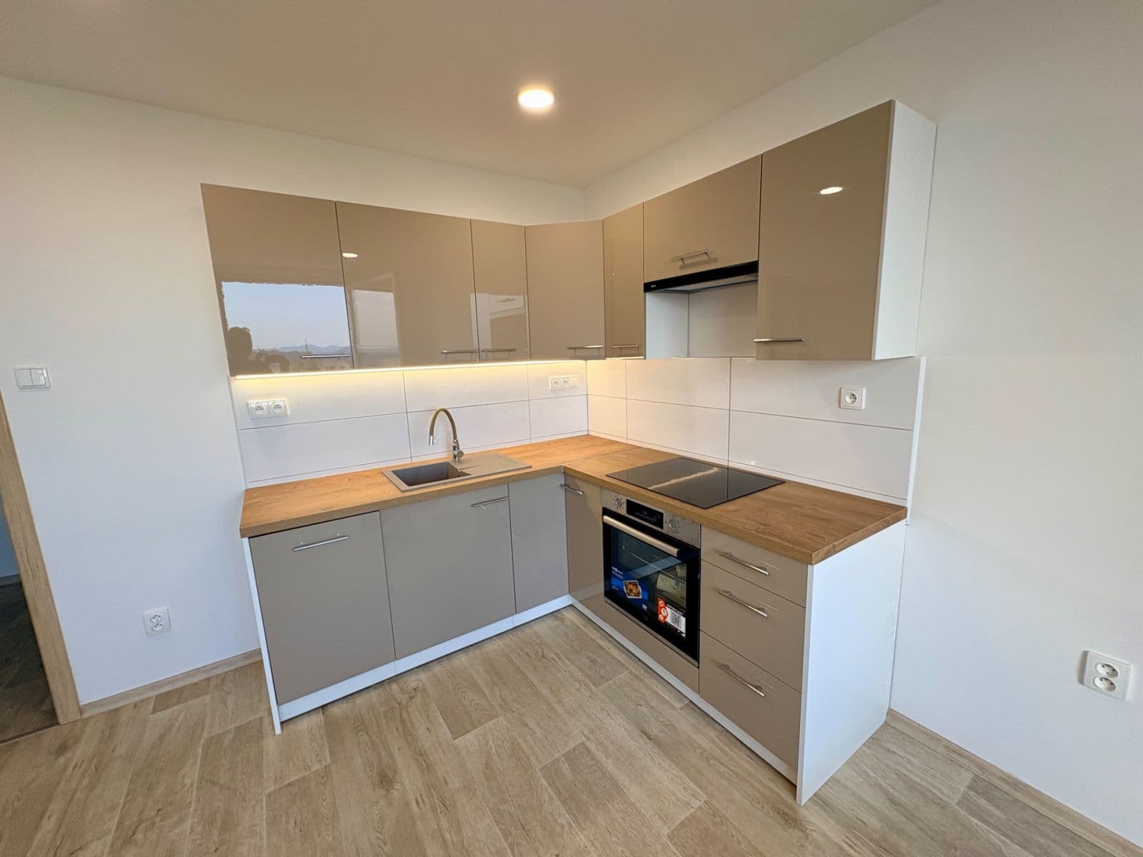 Prenájom bytu 2-izbový 40 m², Kutnohorská, Česká Lípa, Liberecký kraj Prenájom bytu 2-izbový 40 m², Kutnohorská, Česká Lípa, Liberecký kraj